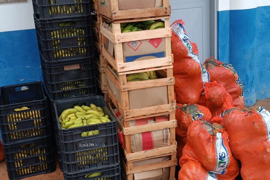 prefeitura-distribui-2-mil-quilos-de-alimentos-para-entidades-assistenciais-–-portal-prefeitura-de-dourados
