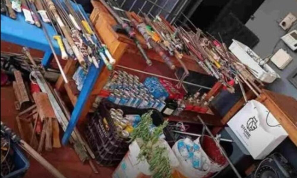 armas-artesanais,-bebidas-e-drogas-sao-apreendidas-em-presidio-na-fronteira