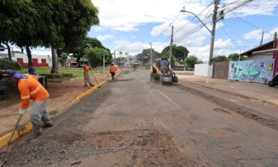 prefeitura-intensifica-tapa-buracos-e-recapeamento-na-regiao-da-praca-paraguaia-–-portal-prefeitura-de-dourados