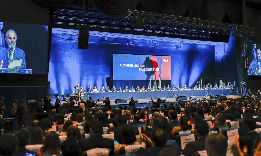 na-oab,-lula-defende-regulacao-para-combate-as-“oligarquias-digitais”