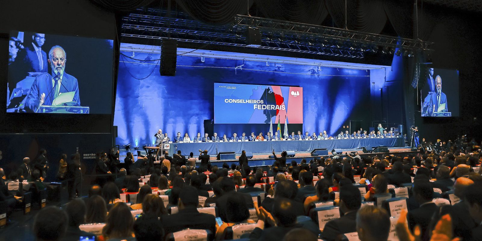 na-oab,-lula-defende-regulacao-para-combate-as-“oligarquias-digitais”