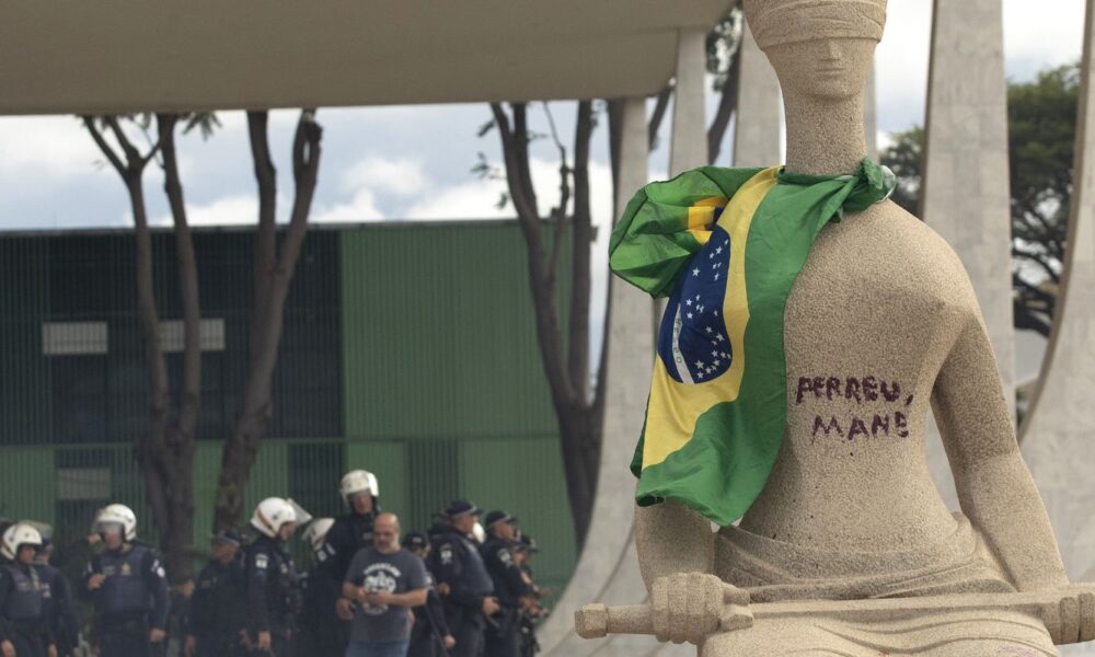 moraes-vota-para-condenar-mulher-que-pichou-“perdeu,-mane”-no-stf