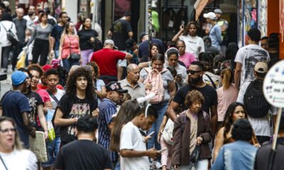 renda-de-pessoas-negras-equivale-a-58%-da-de-brancas,-mostra-estudo