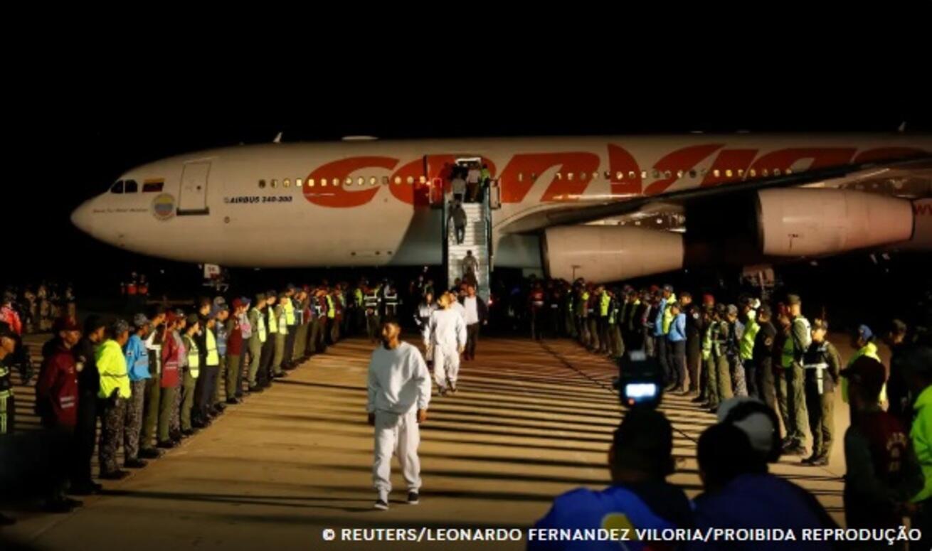 venezuela-recebe-deportados-apos-eua-enviar-imigrantes-a-el-salvador