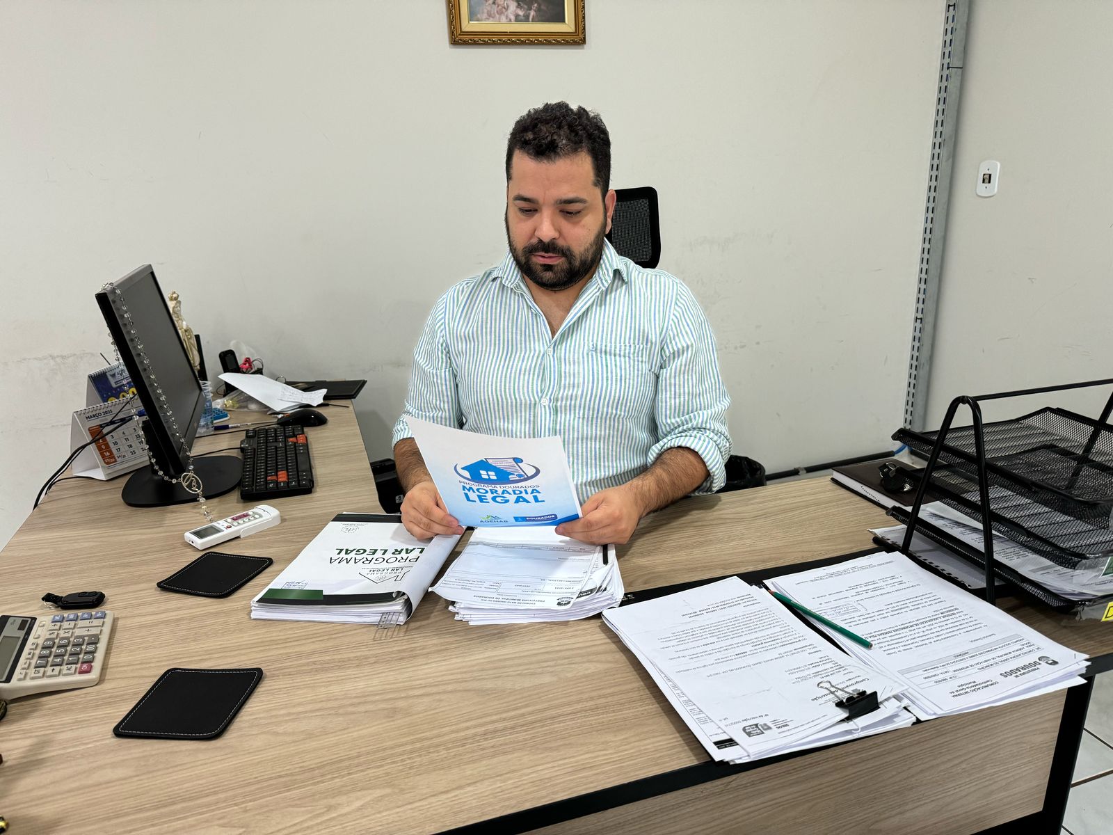 prefeitura-entrega-titulos-de-regularizacao-fundiaria-e-lanca-o-programa-dourados-moradia-legal-–-portal-prefeitura-de-dourados