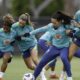 selecao-feminina-treina-nos-eua-para-reencontro-com-donas-da-casa