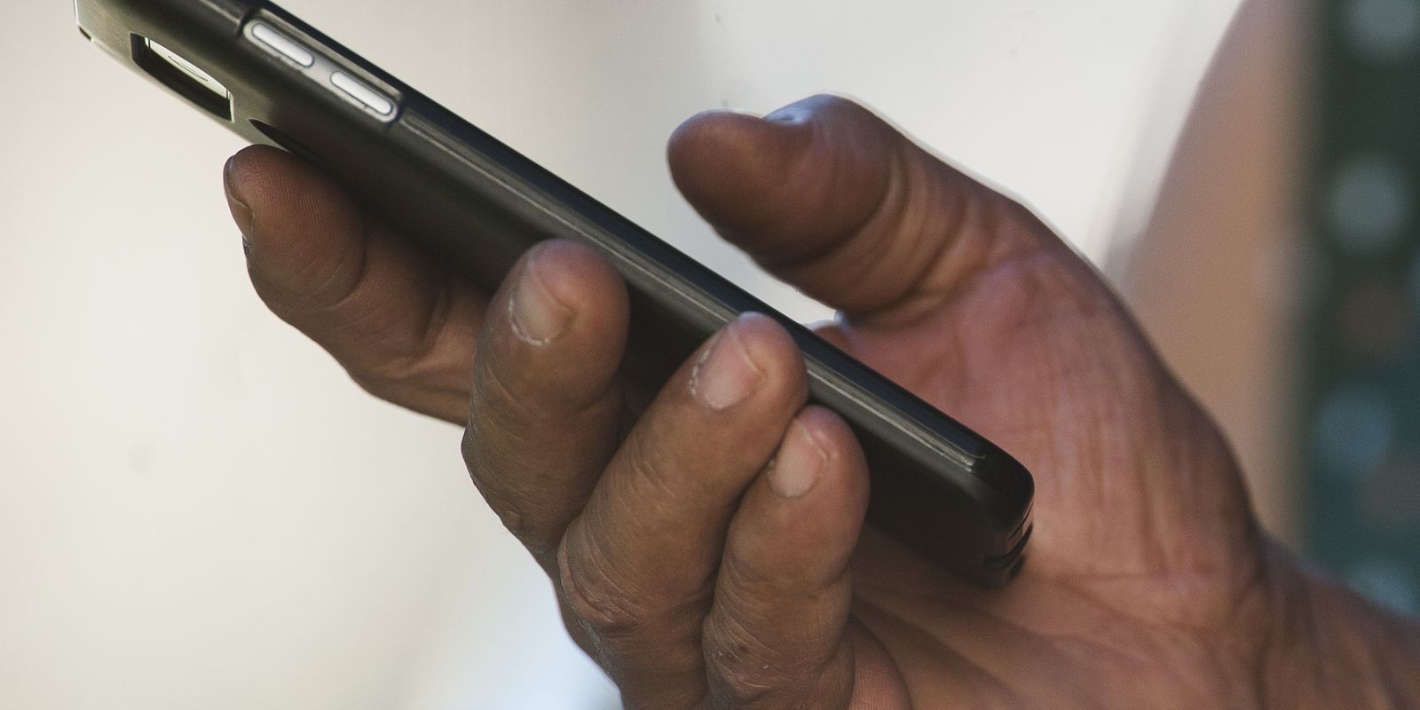 anatel:-nove-em-cada-dez-brasileiros-tem-acesso-a-telefone-celular