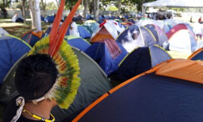 milhares-de-indigenas-acampam-em-brasilia-pelo-direito-a-terra
