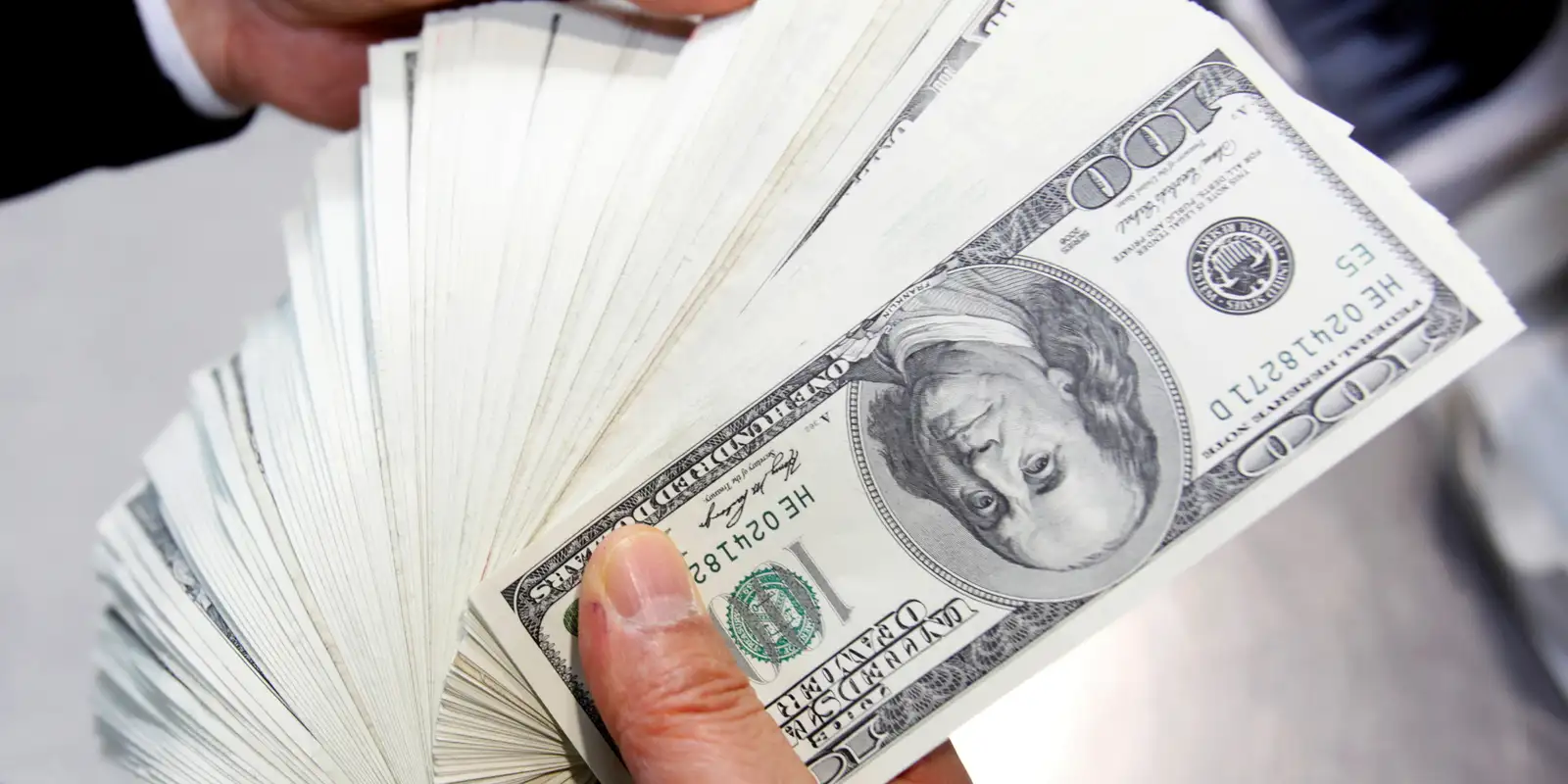dolar-encosta-em-r$-6-apos-trump-impor-taxa-de-104%-a-china