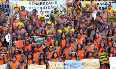 milhares-de-indigenas-marcham-em-brasilia-em-defesa-de-seus-direitos