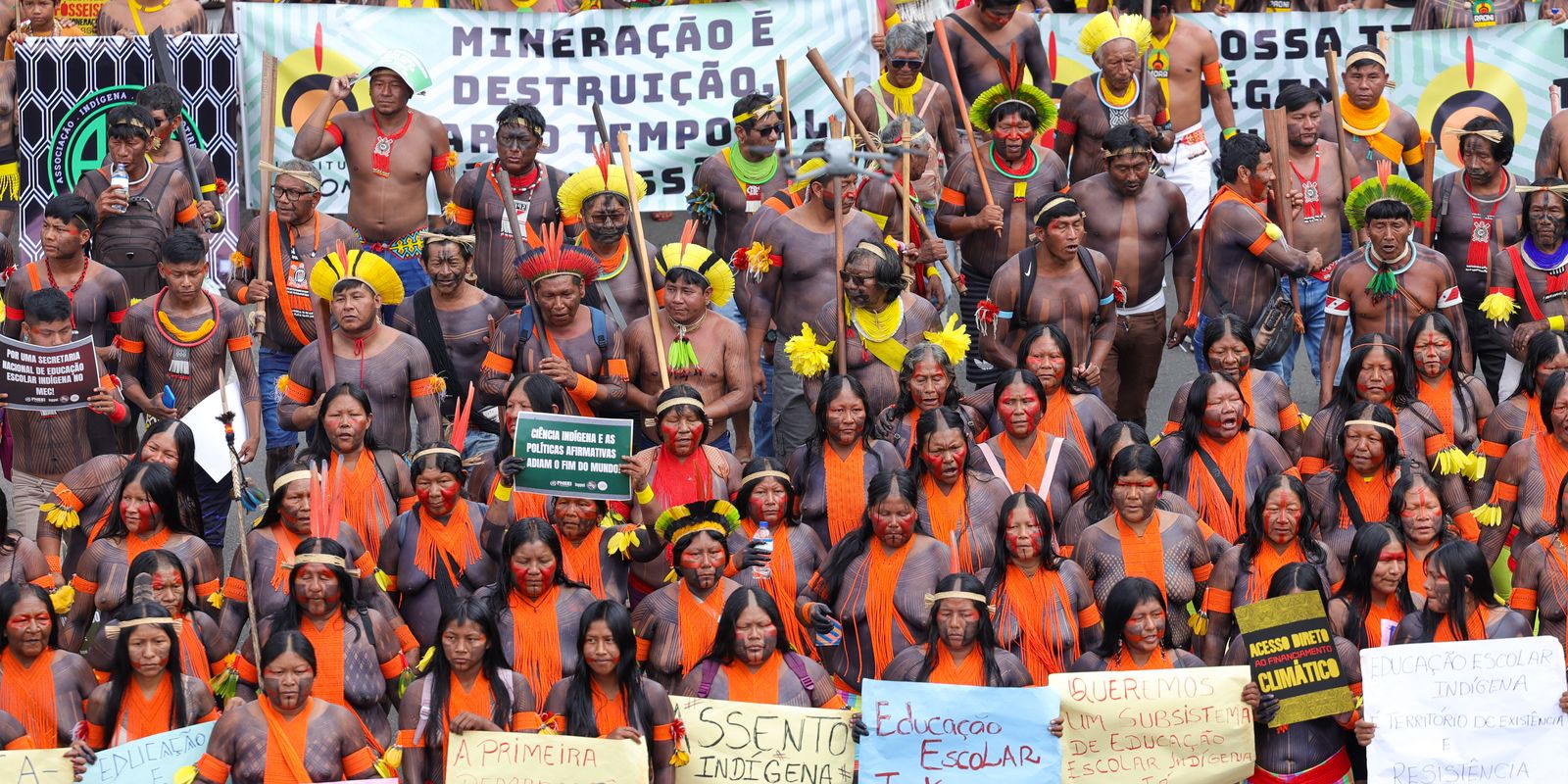 milhares-de-indigenas-marcham-em-brasilia-em-defesa-de-seus-direitos