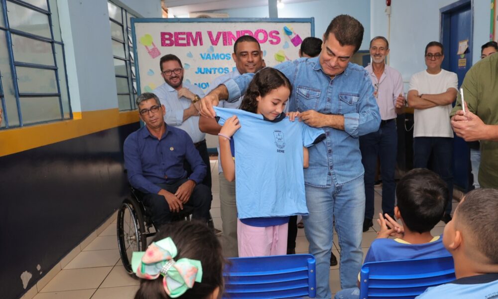 prefeitura-entrega-novos-uniformes-para-alunos-da-rede-municipal-de-ensino-–-portal-prefeitura-de-dourados