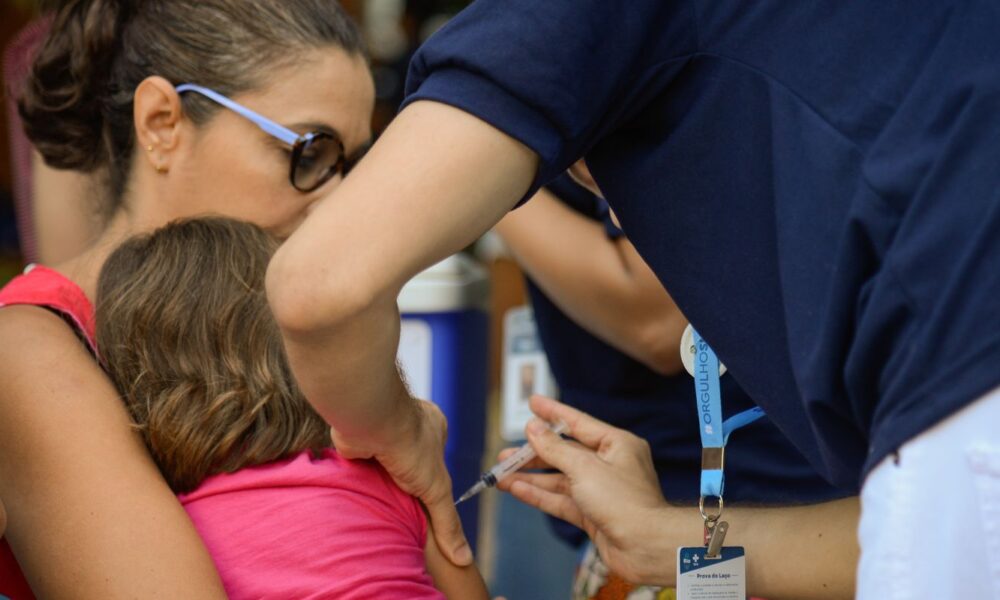 vacina-contra-gripe-e-segura-e-nao-causa-a-doenca;-saiba-mais-verdades