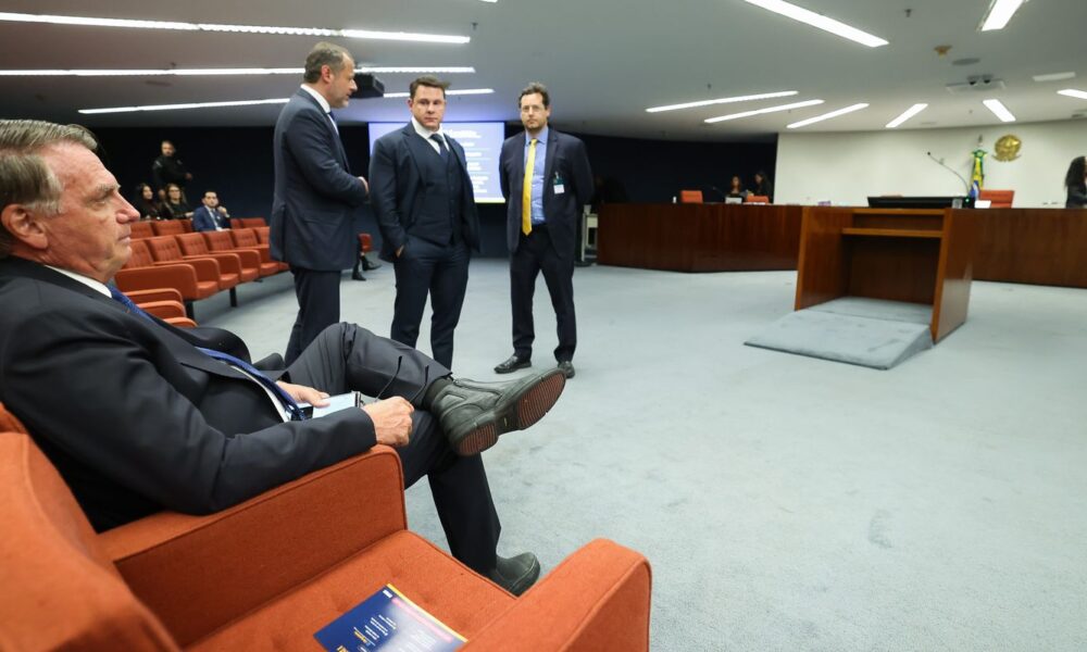 moraes-da-cinco-dias-para-bolsonaro-e-reus-apresentarem-defesa-previa