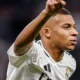 com-mbappe-expulso,-real-madrid-vence-alaves-no-campeonato-espanhol