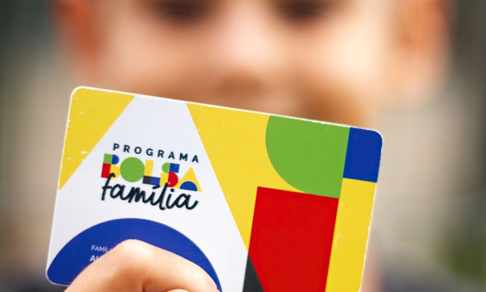 caixa-comeca-a-pagar-bolsa-familia-de-abril