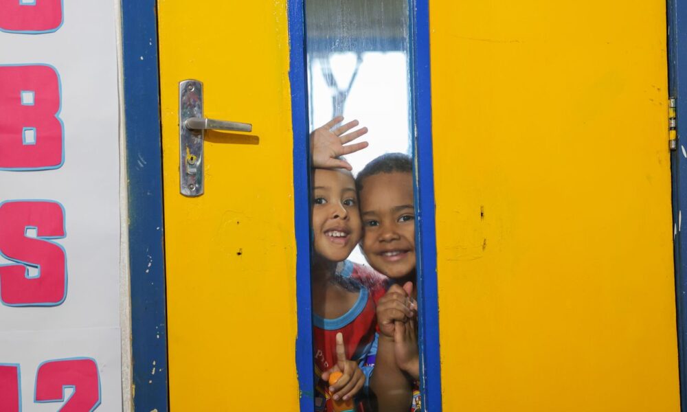 vacinacao-nas-escolas:-criancas-sao-imunizadas-e-atualizam-caderneta