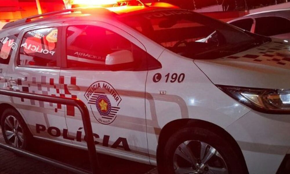 moradores-de-favela-paulistana-fazem-barricada-contra-acao-policial