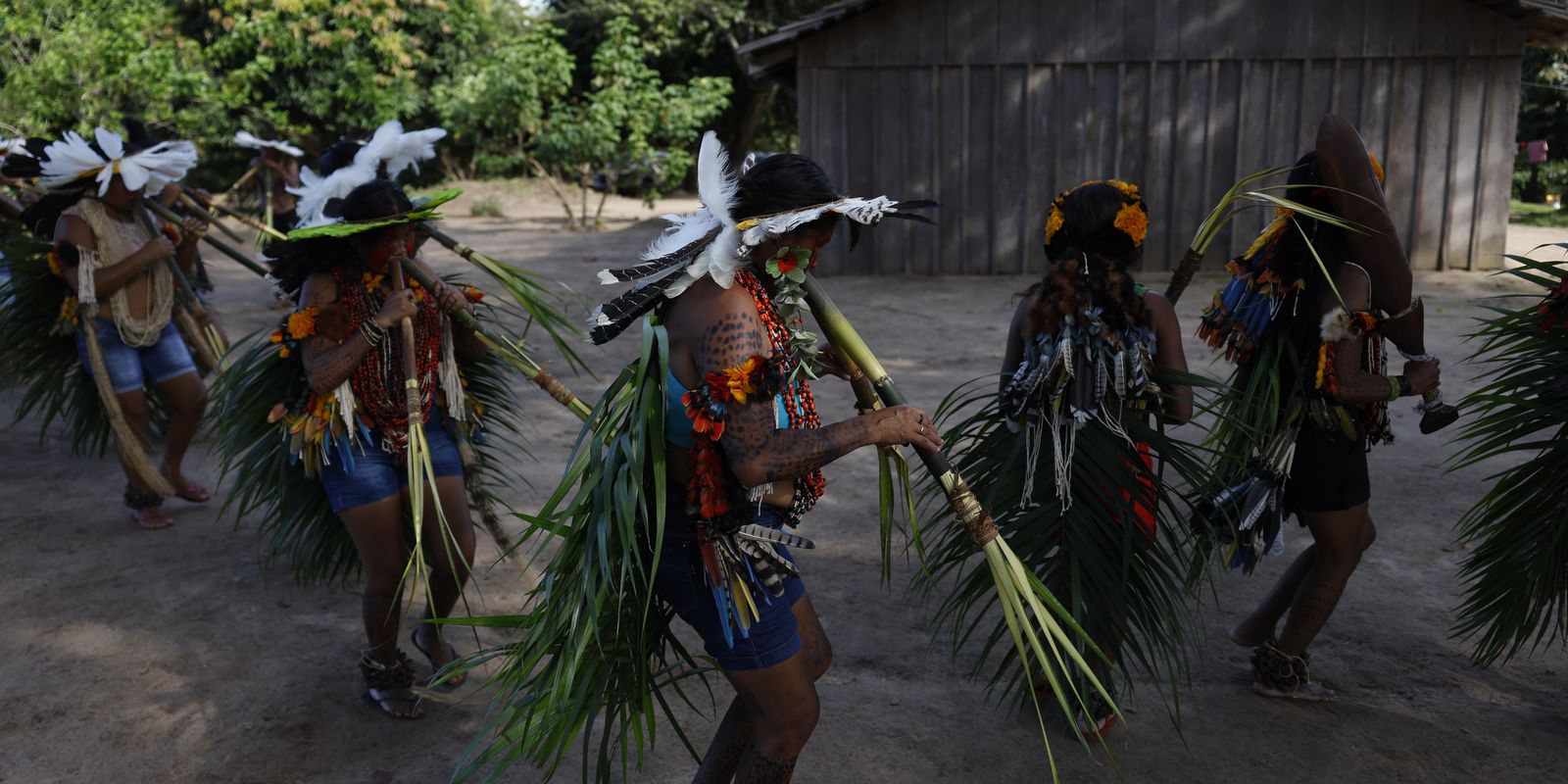 cercado-por-fazendas,-povo-rikbaktsa-luta-para-manter-modo-de-vida