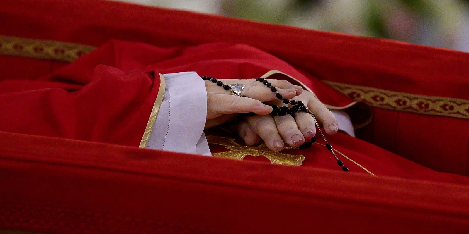 argentina-se-despede-do-papa-francisco-com-“abraco-simbolico”-em-missa