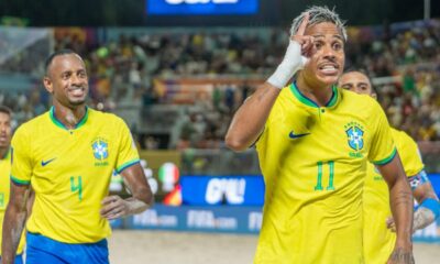 de-forma-dramatica,-brasil-vence-italia-no-mundial-de-futebol-de-praia