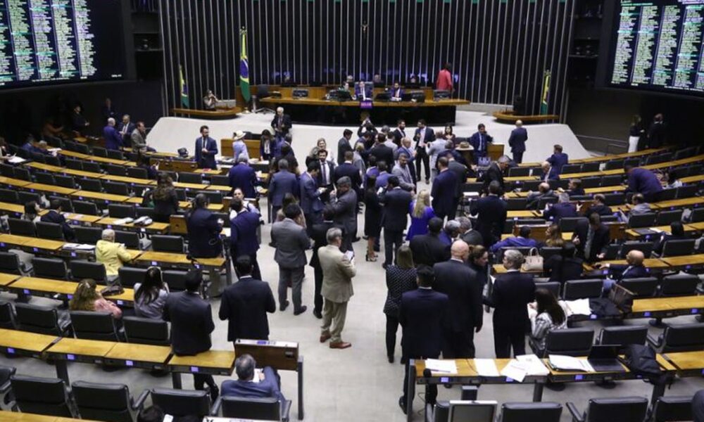 projeto-que-aumenta-numero-de-deputados-para-531-tem-urgencia-aprovada