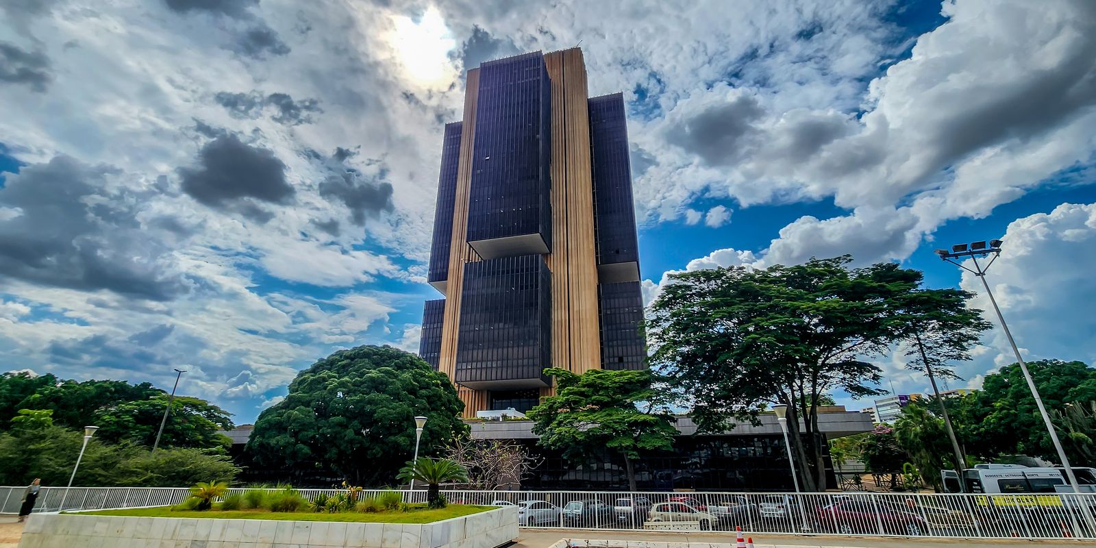 copom-eleva-juros-basicos-da-economia-para-14,75%-ao-ano
