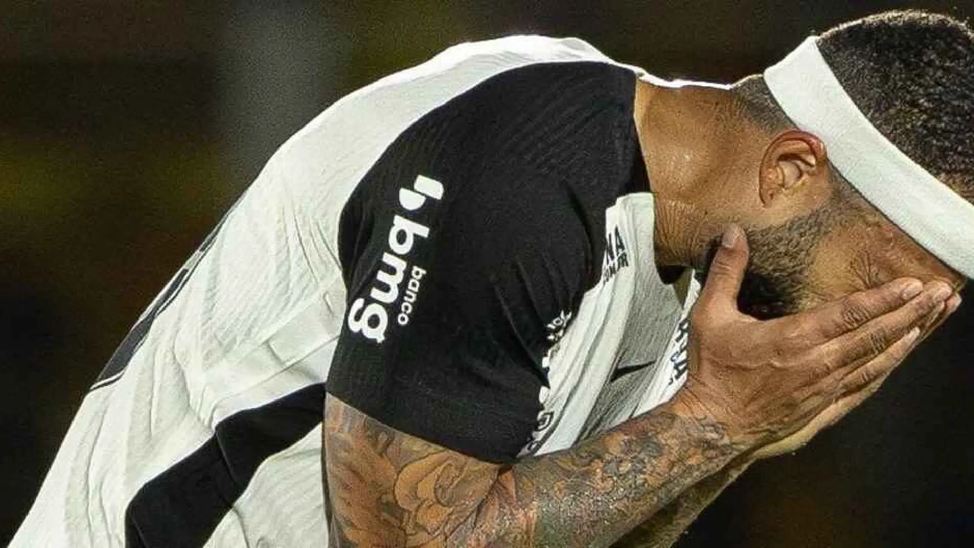 corinthians-joga-mal-e-perde-para-o-mirassol-em-duelo-com-cavadinha-errada-de-memphis