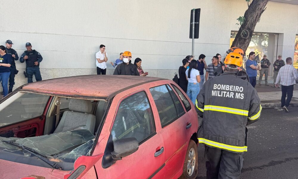 com-simulacao-de-acidente,-agetran-sensibiliza-populacao-sobre-regras-de-transito-–-portal-prefeitura-de-dourados