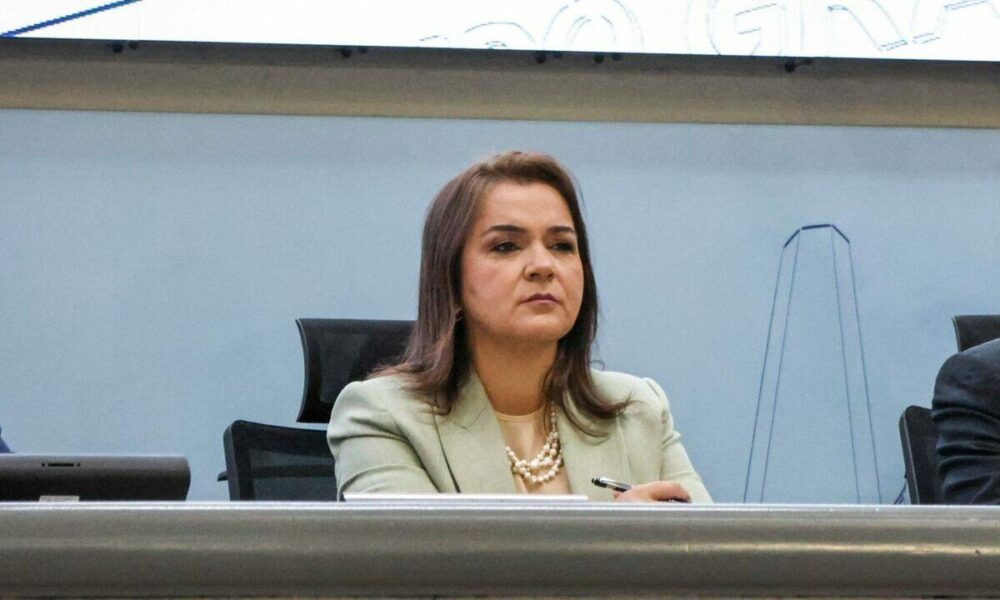 adriane-lopes-sanciona-lei-'anti-oruam'-e-proibe-shows-de-artistas-que-fazem-apologia-as-drogas