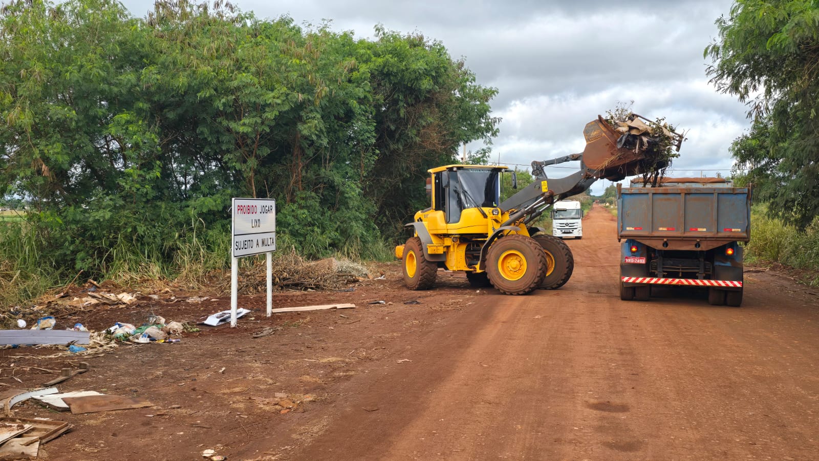 prefeitura-tenta-acabar-com-lixao-clandestino,-mas-entulhos-ja-poluem-local-limpo-ha-10-dias-–-portal-prefeitura-de-dourados