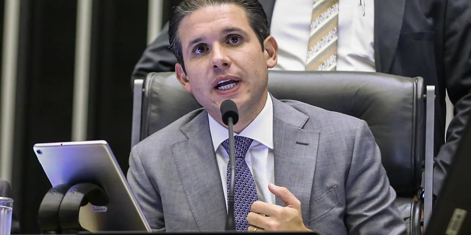 motta-diz-que-decisao-sobre-aumento-do-iof-sai-ainda-hoje