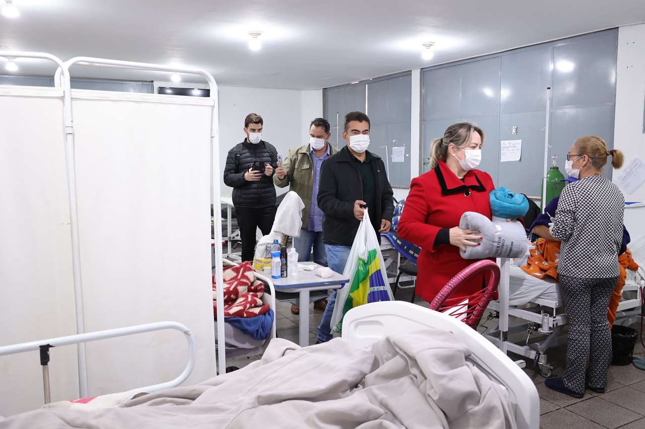 hospital-da-vida-recebe-cobertores-da-campanha-“cuidando-com-amor-e-aquecendo-vidas”-–-portal-prefeitura-de-dourados