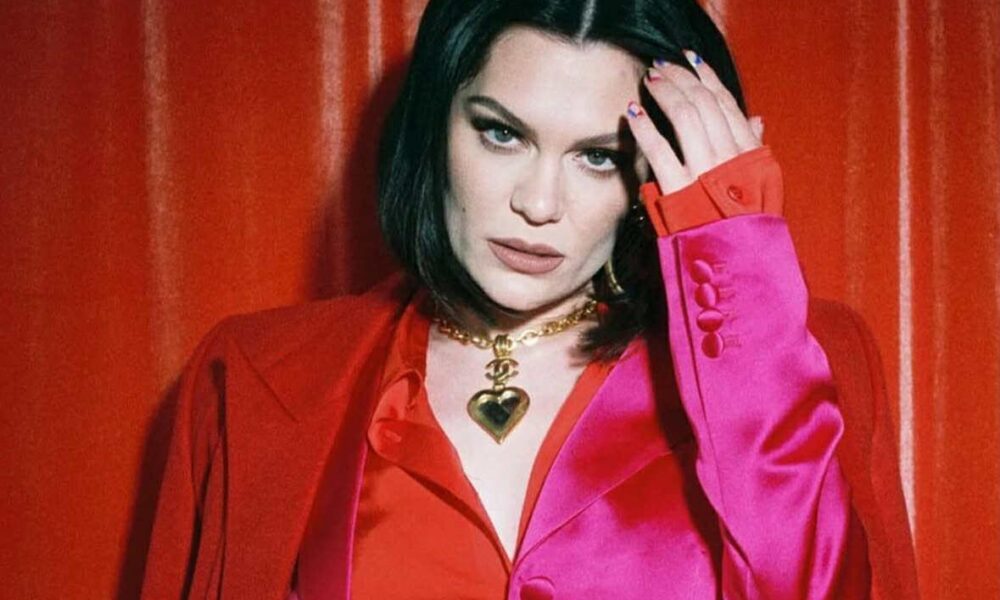 jessie-j-revela-diagnostico-de-cancer-de-mama-e-anuncia-pausa-na-carreira