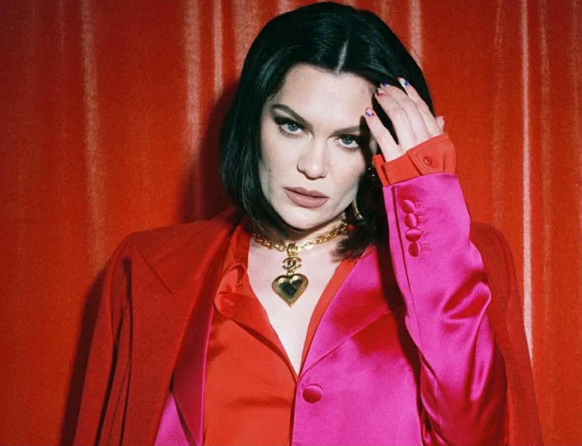 jessie-j-revela-diagnostico-de-cancer-de-mama-e-anuncia-pausa-na-carreira