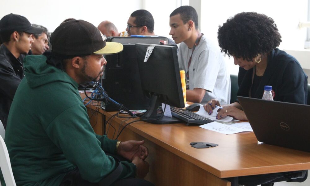 lula-sanciona-lei-que-estrutura-carreira-e-reajusta-salarios