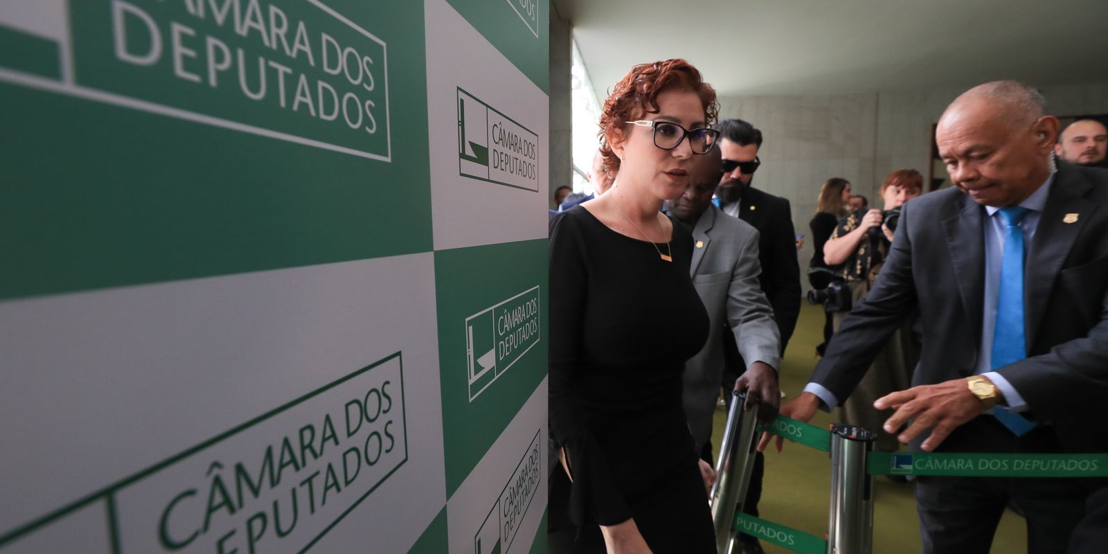 moraes-abre-inquerito-para-investigar-zambelli-por-coacao-e-obstrucao