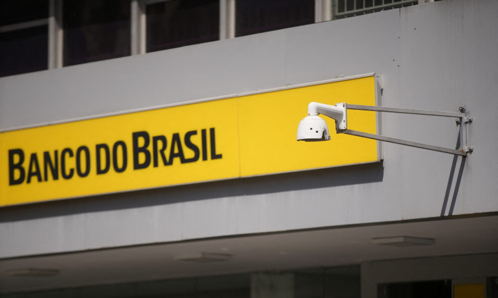 banco-do-brasil-(bbas3):-bba-ve-trimestres-piores-e-corta-preco-alvo-para-r$-25