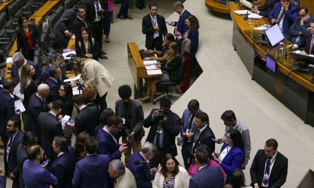 congresso-aprova-usar-emendas-para-salarios-de-profissionais-da-saude