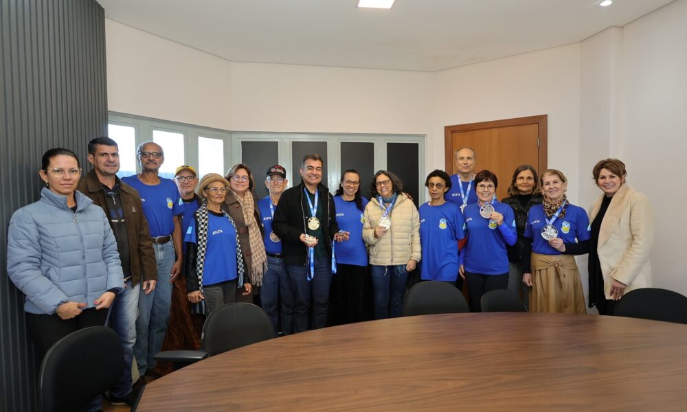 prefeito-recebe-douradenses-medalhistas-nos-jogos-da-melhor-idade-de-ms-–-portal-prefeitura-de-dourados
