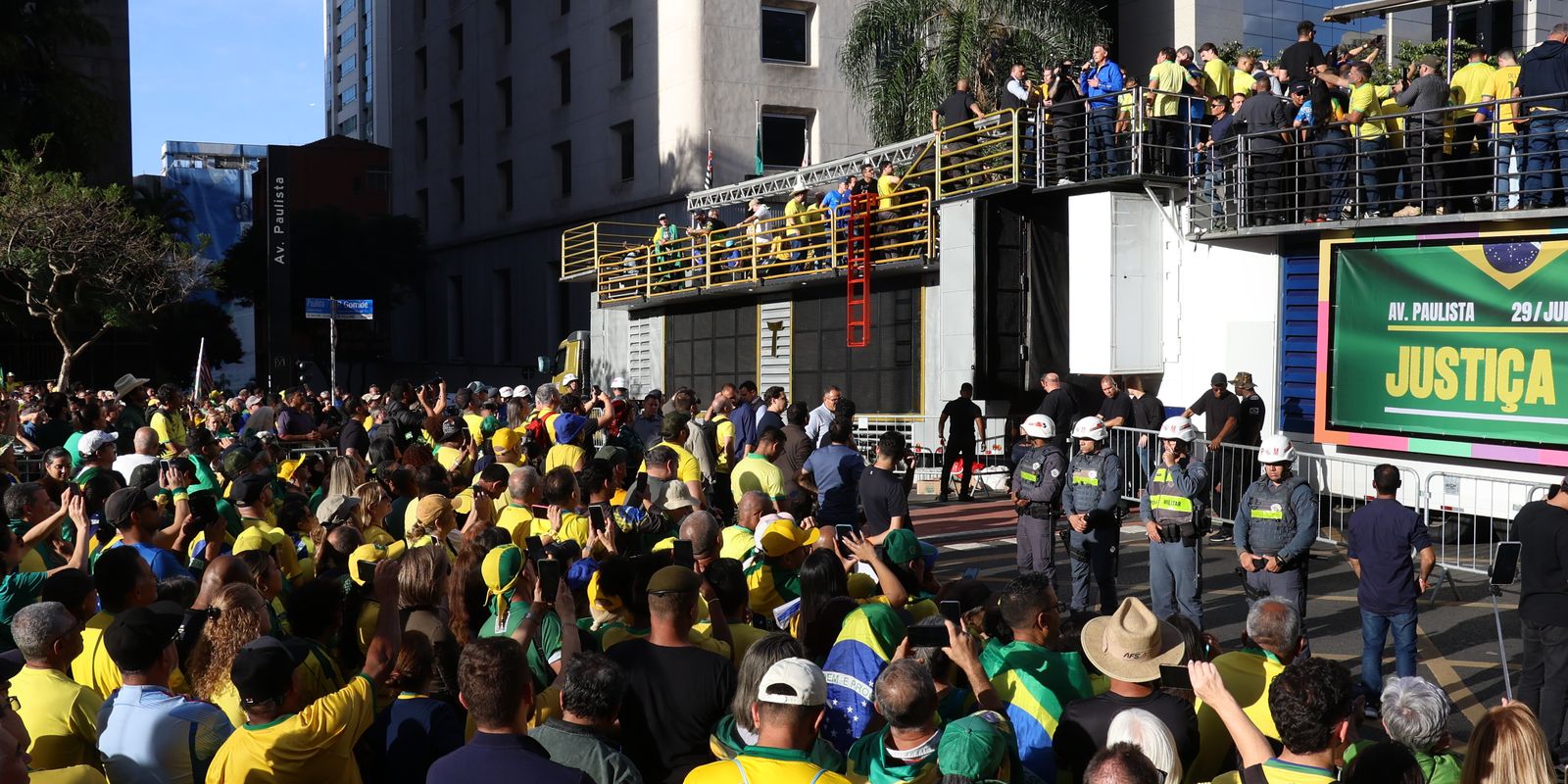 ato-em-sp-reune-apoiadores-de-bolsonaro-contra-julgamento-no-stf