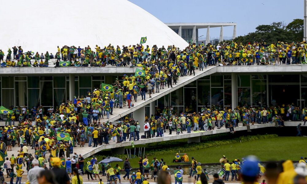 stf-condena-reu-que-furtou-bola-autografada-por-neymar-no-8/1