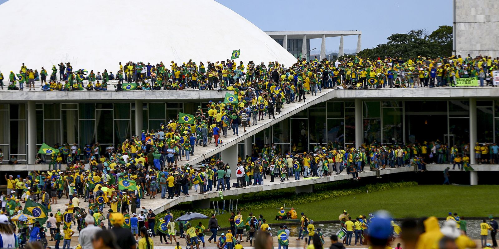 stf-condena-reu-que-furtou-bola-autografada-por-neymar-no-8/1