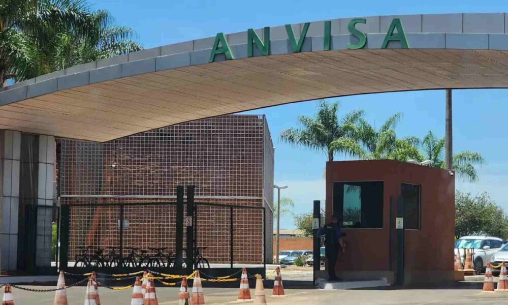 anvisa-alerta-sobre-uso-do-formol-como-alisante-de-cabelos