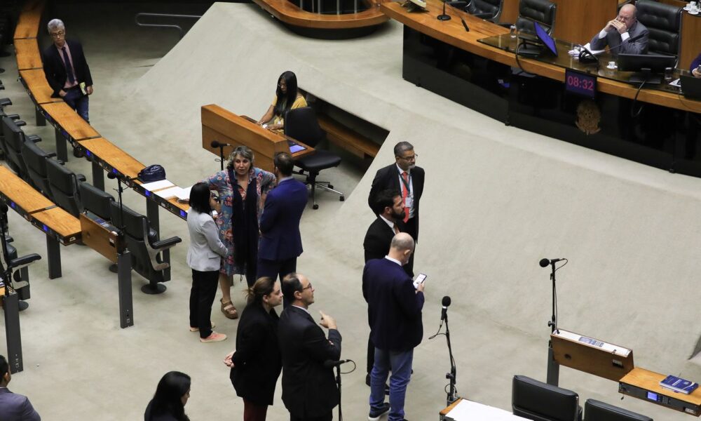 camara-vota-urgencia-de-projeto-que-reduz-beneficios-fiscais-federais