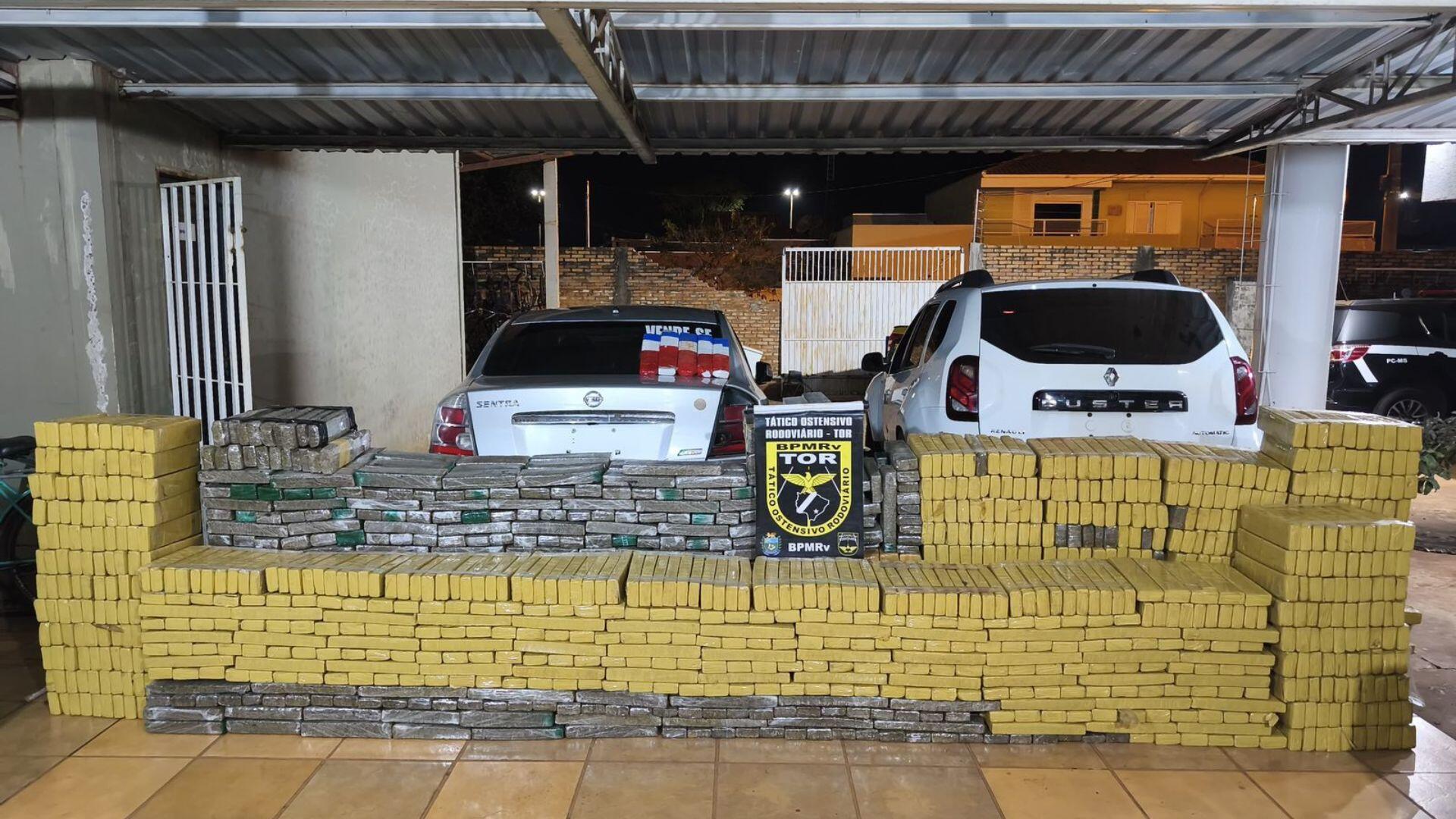 video:-durante-perseguicao,-pm-apreende-mais-de-2-t-de-maconha-em-carros-furtados