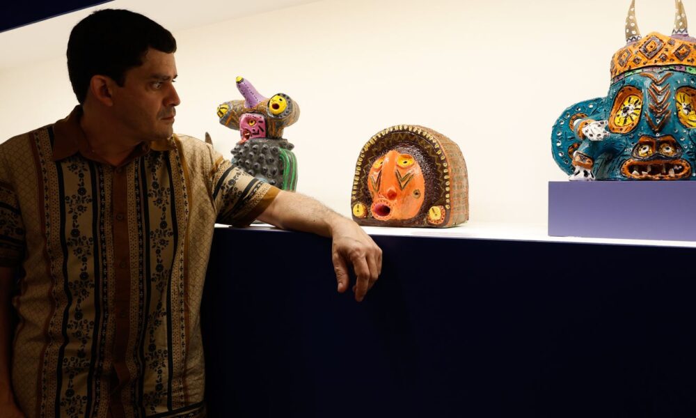 exposicao-traz-monstros-coloridos-de-barro-de-artista-pernambucano