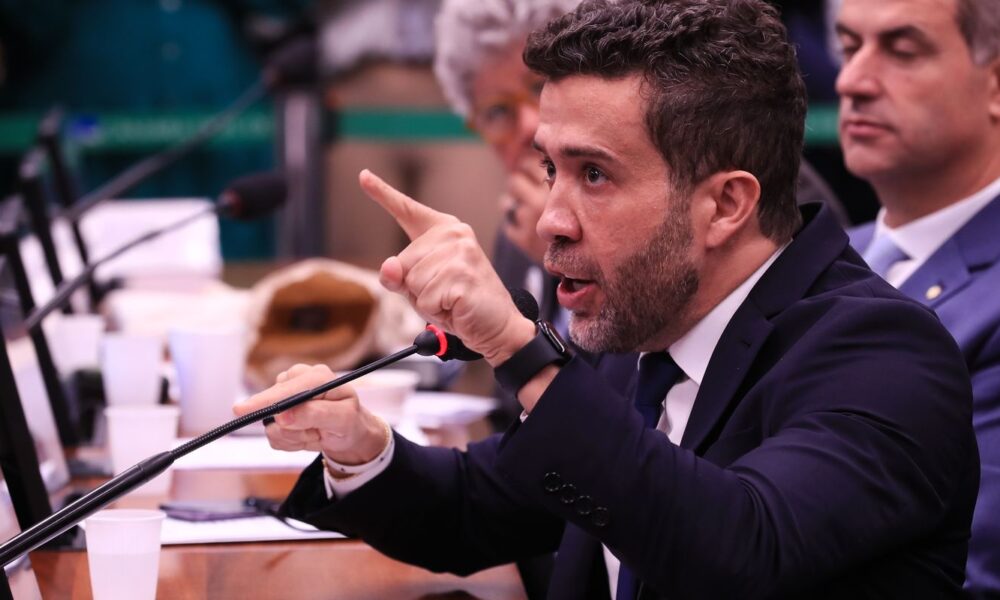 janones-e-suspenso-por-tres-meses-em-conselho-de-etica-da-camara