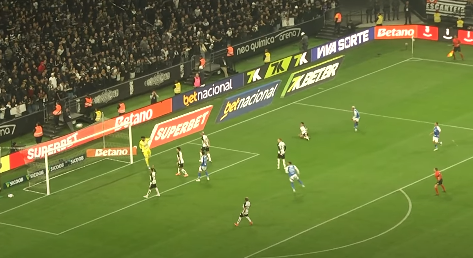 cruzeiro-e-corinthians-empatam-em-jogo-com-menor-publico-do-ano