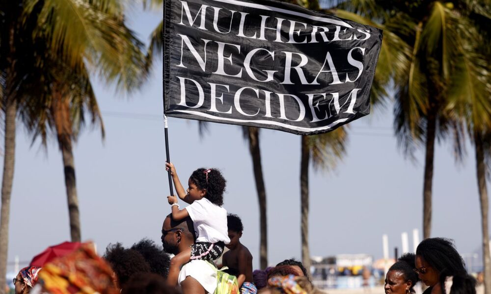 mulheres-negras-promovem-ato-politico-por-justica-social-em-copacabana